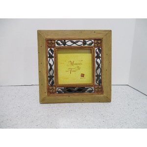 *RUSS Moments in Time Handpainted Wood Carved Design 3" x 3" Table Top Frame